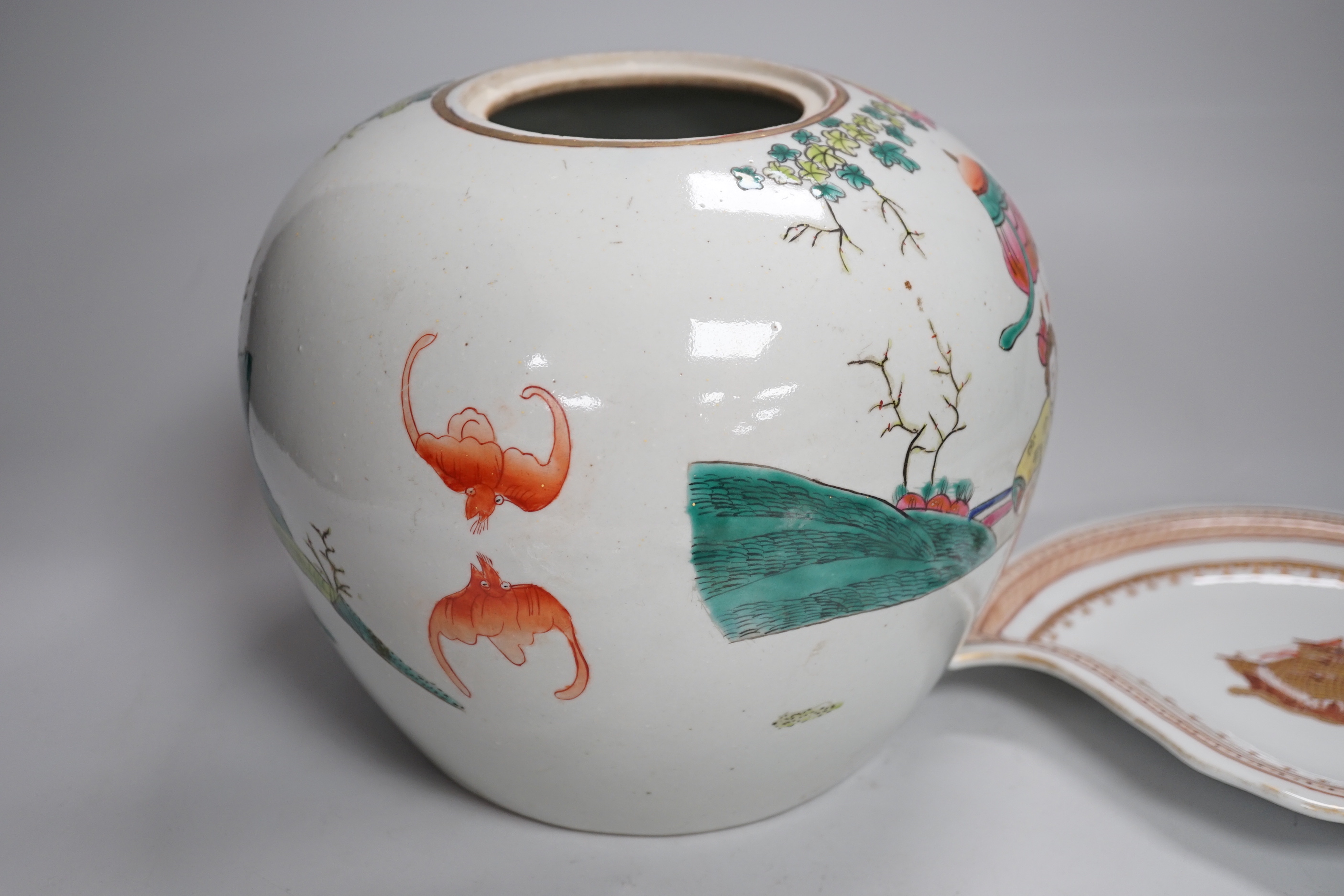 A Chinese lidded pot and 3 Chinese armorial leaf dishes, the largest 23cm high